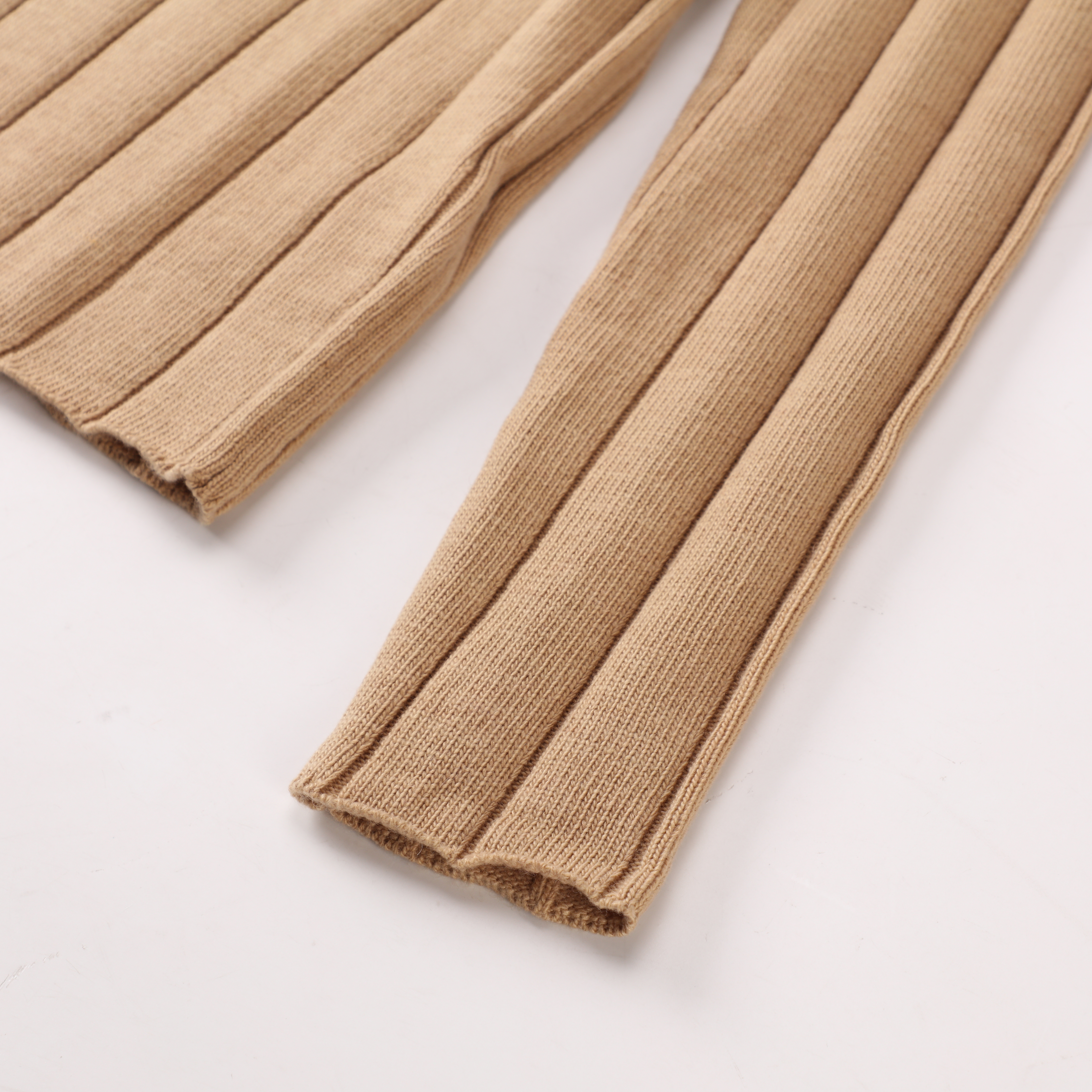 Automne hiver OEM personnalisé à manches longues col roulé kaki épais femmes dames pull pull en tricot