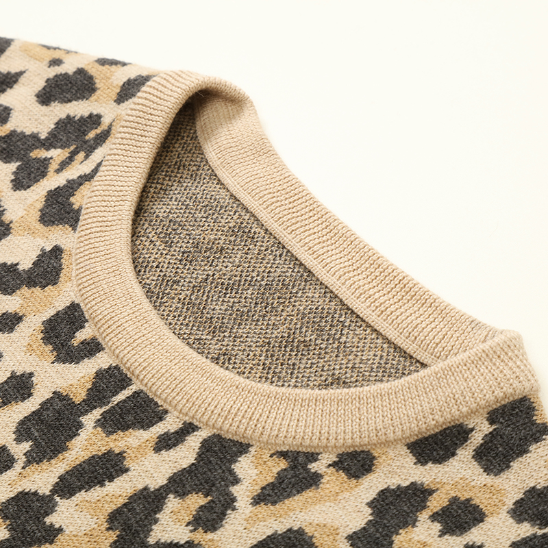 Les dames de tricots d'usine faites sur commande d'OEM ont tricoté des chandails de pull de jacquard d'impression de léopard 