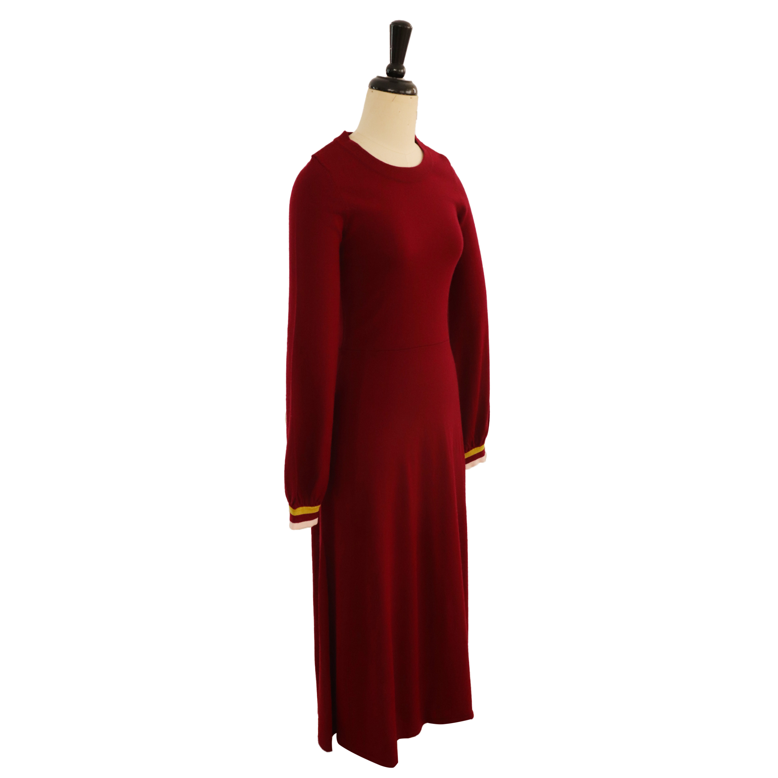 L'usine d'OEM d'hiver personnalisé à manches longues plissé rouge robe pull en tricot femmes minces