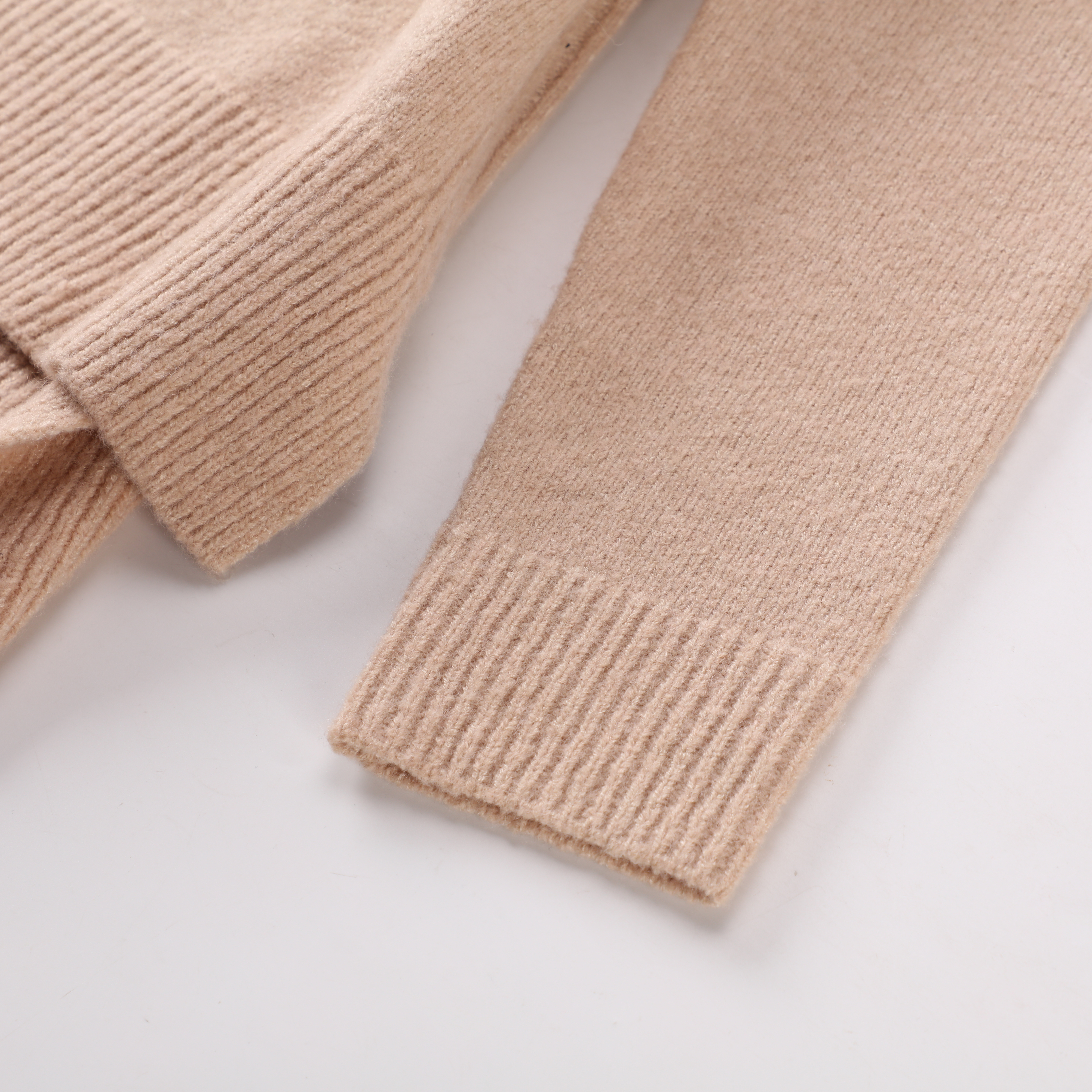 Automne hiver OEM personnalisé Beige à manches longues lâche femmes dames pull pull en tricot