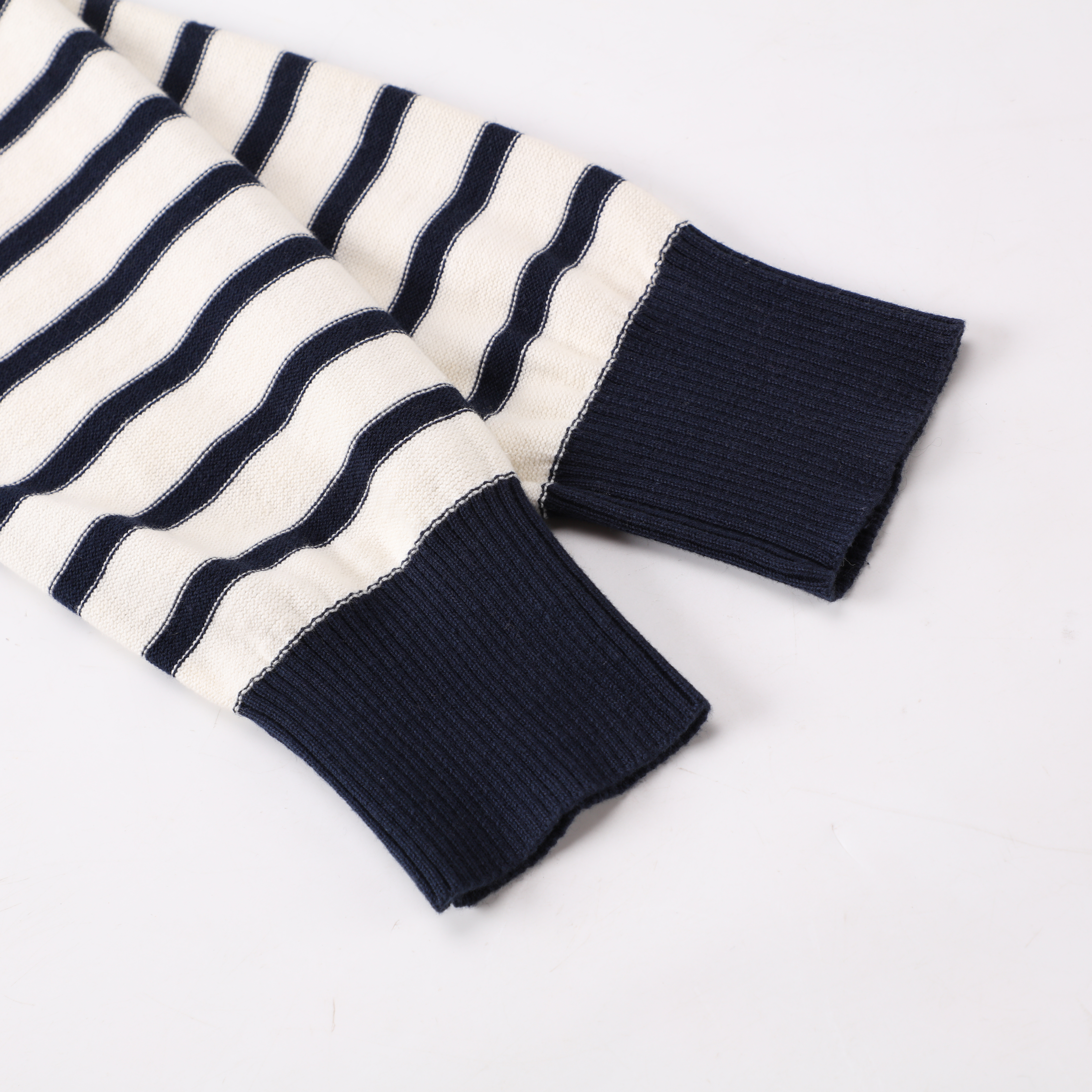 Hiver OEM rayé personnalisé à manches longues col en V lâche femmes dames pull pull en tricot