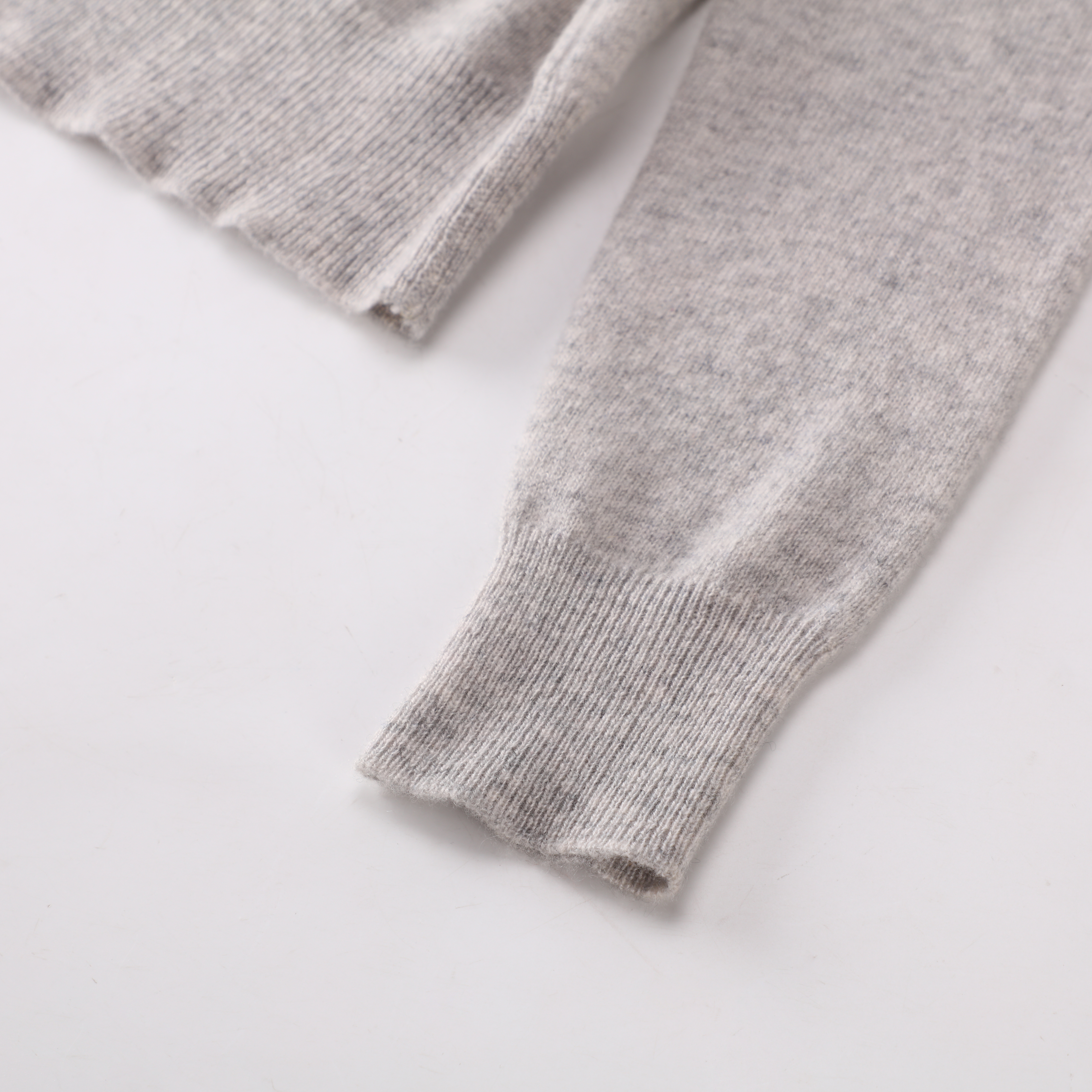 Printemps automne OEM personnalisé gris laine à manches longues femmes haut pull cardigan en tricot