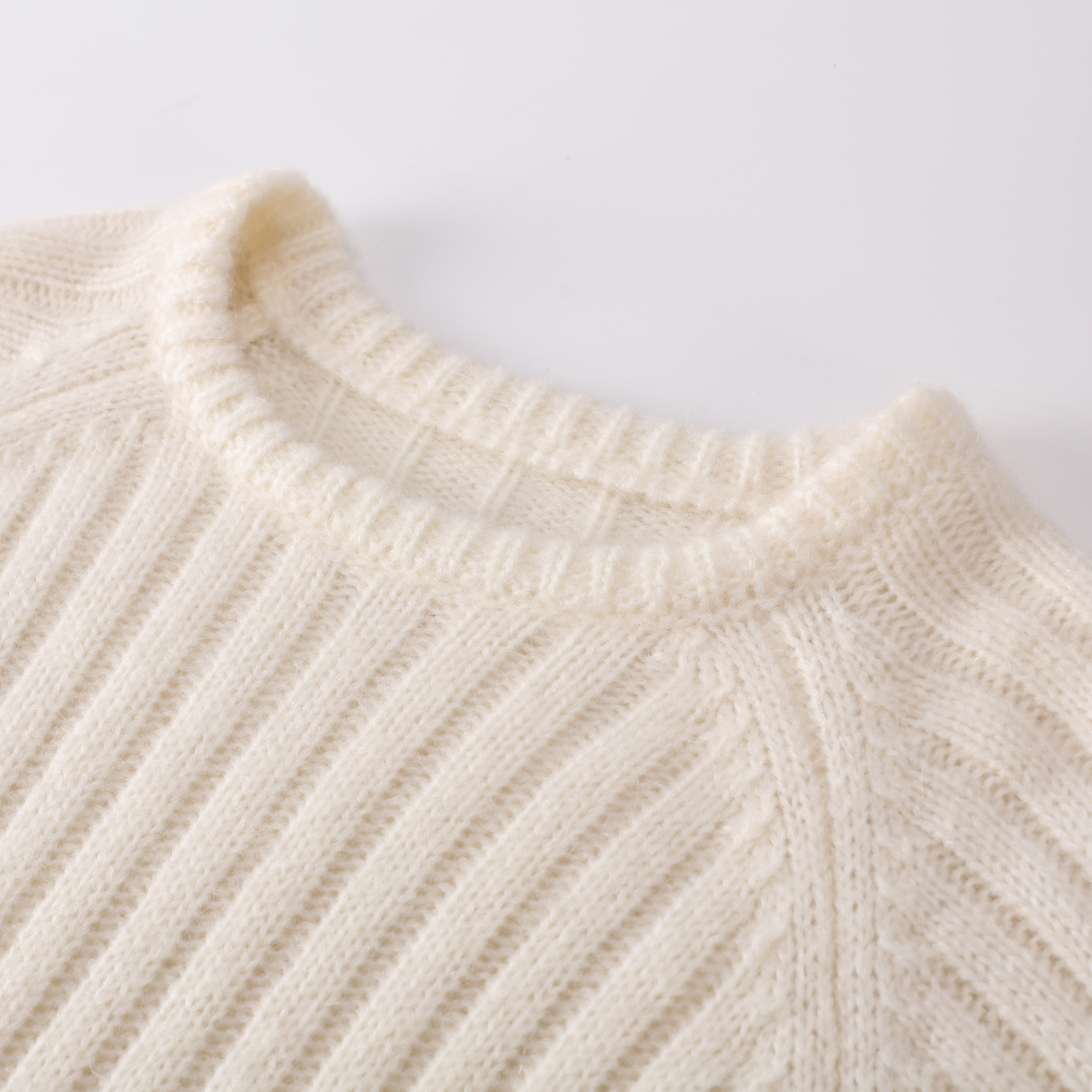 Automne hiver OEM usine personnalisé Beige à manches longues O-cou femmes dames pull pull en tricot