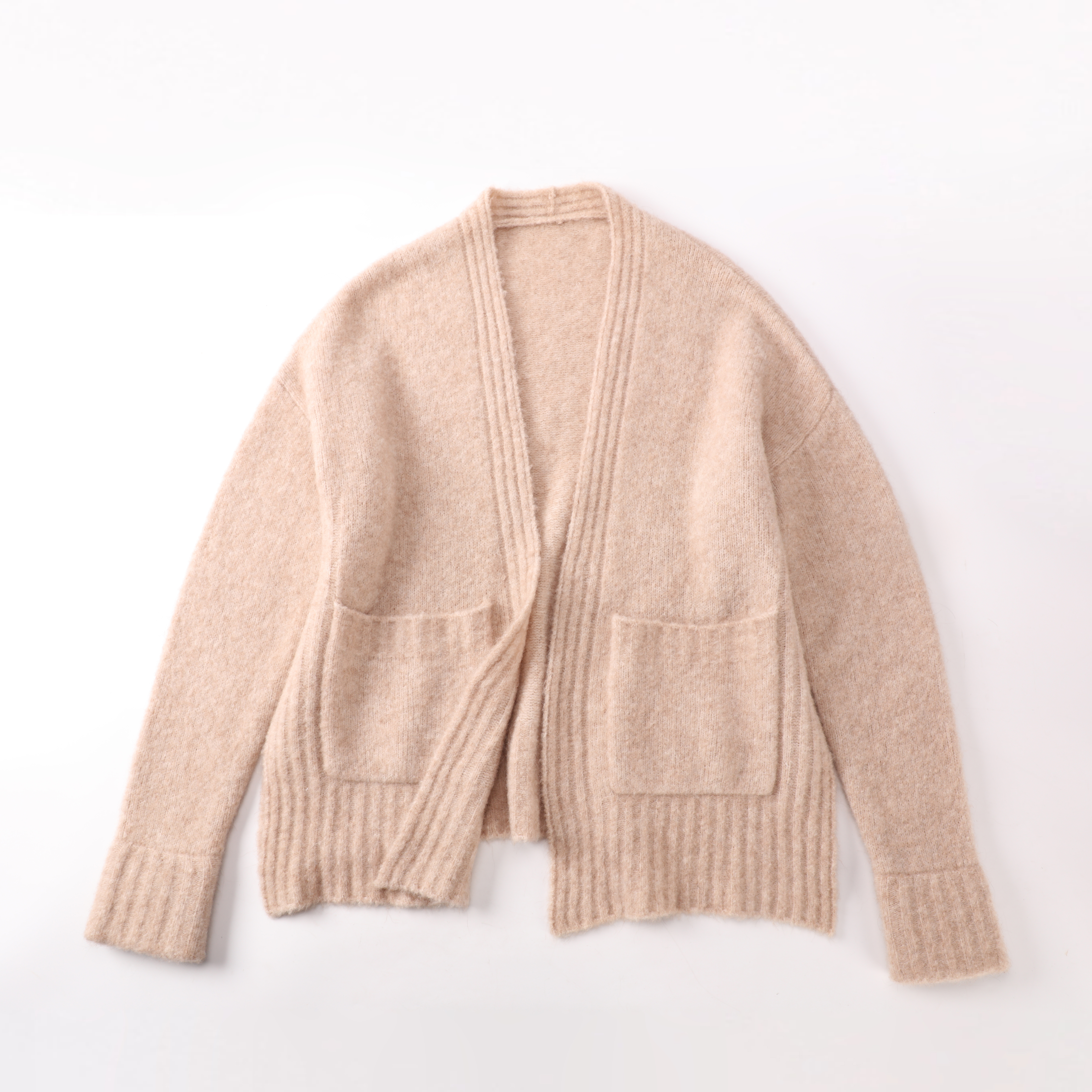 OEM personnalisé Beige à manches longues en laine femmes Crochet haut pull en tricot Cardigan avec poche