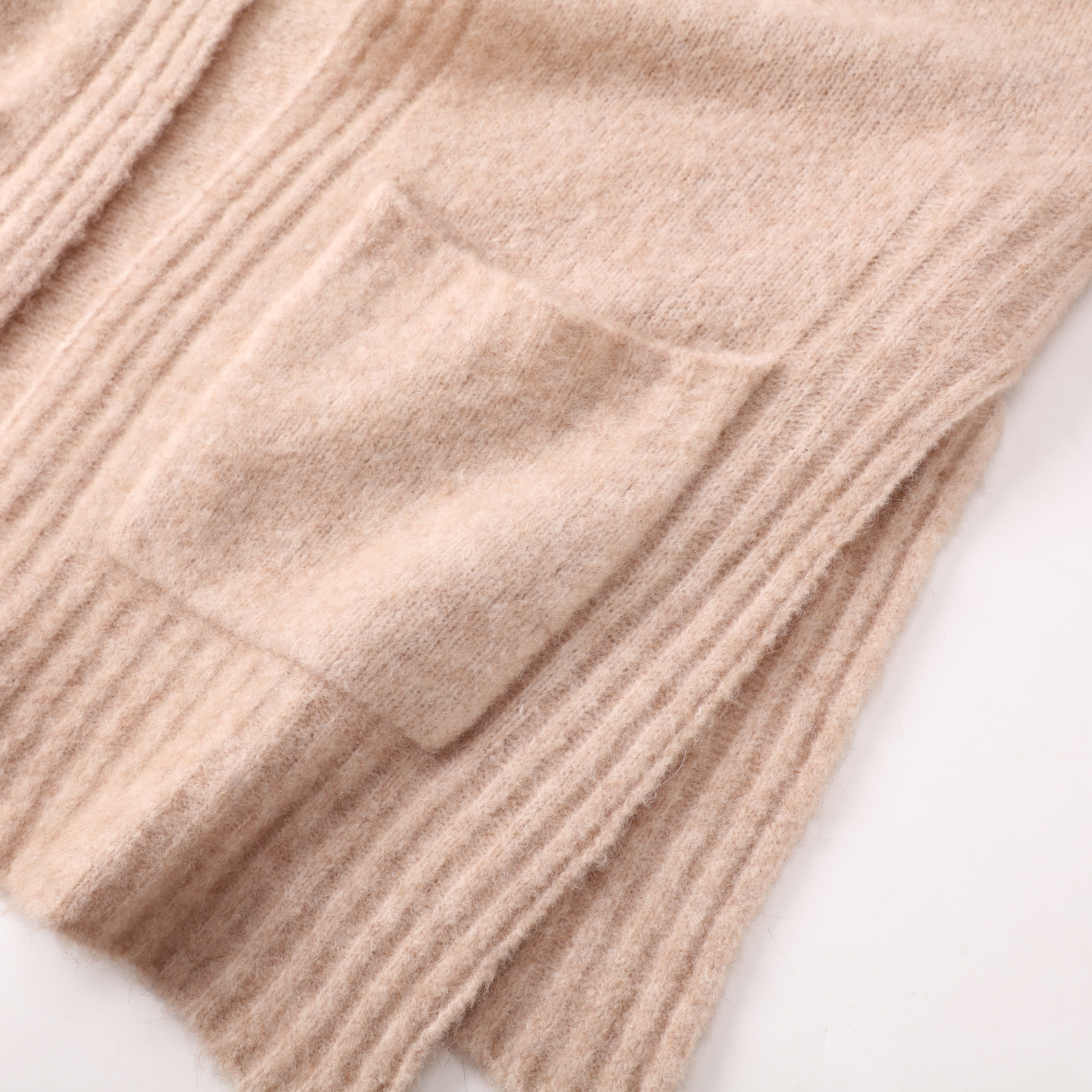 OEM personnalisé Beige à manches longues en laine femmes Crochet haut pull en tricot Cardigan avec poche