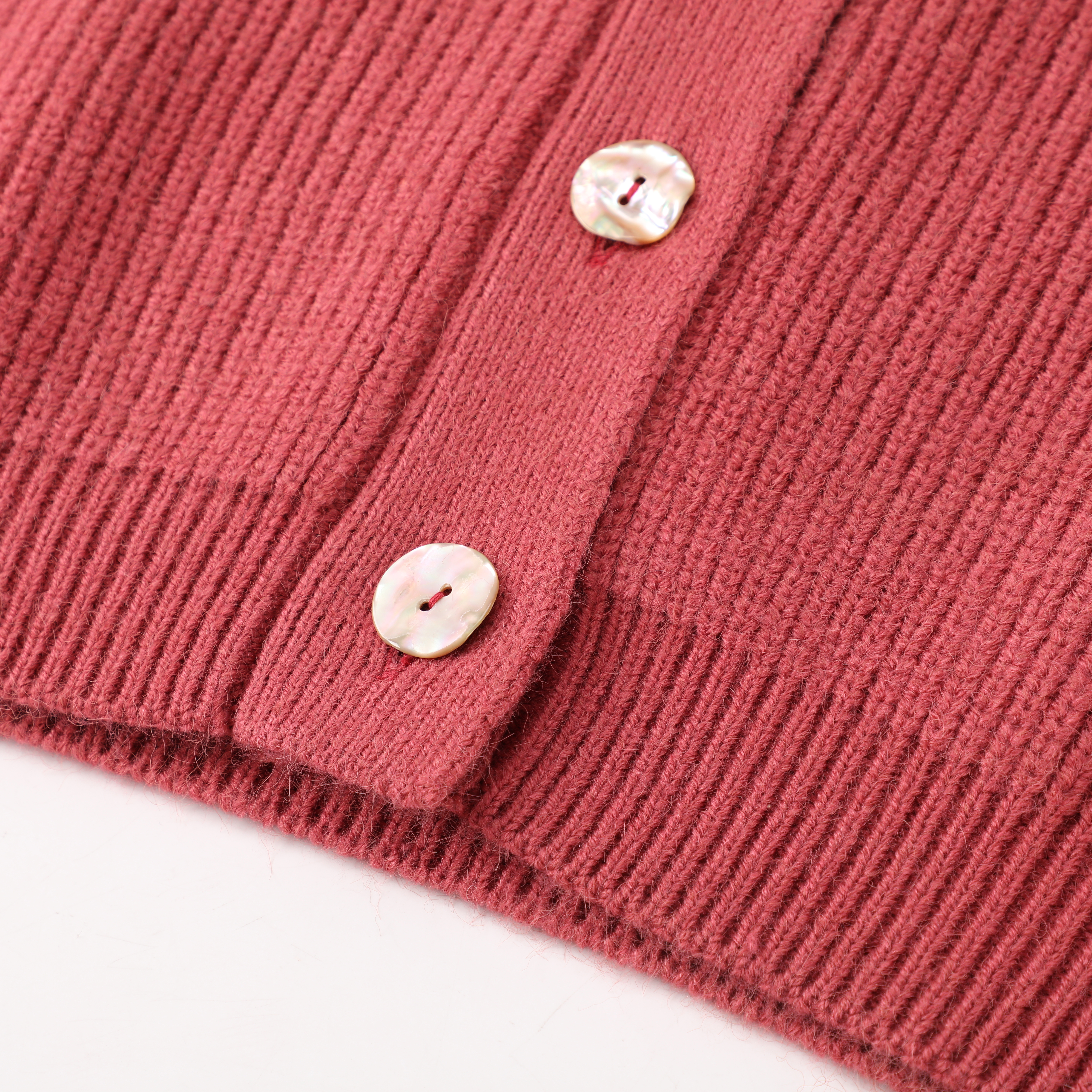 Haute qualité hiver OEM personnalisé rouge à manches longues col en V femmes haut tricot pull Cardigan pour dames