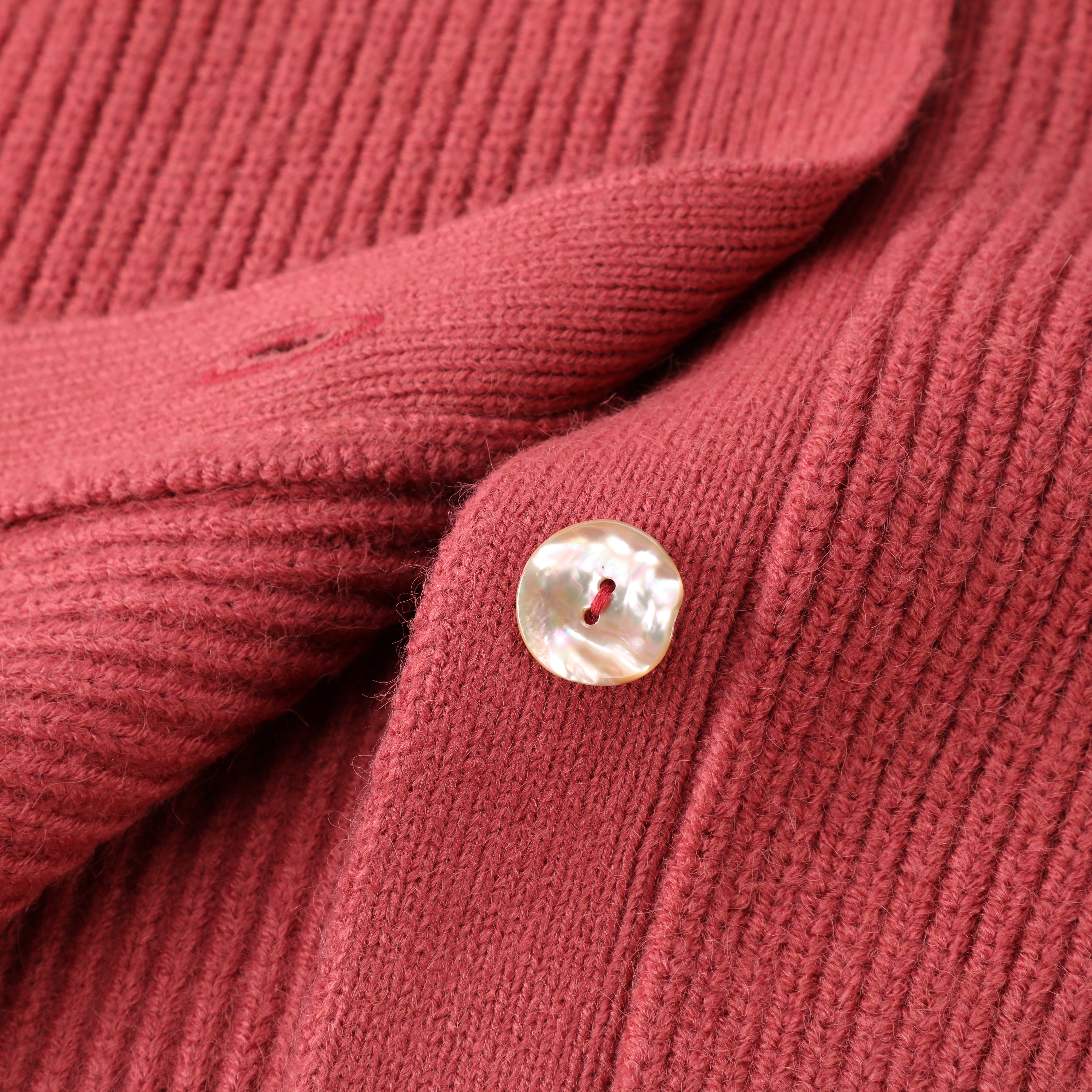 Haute qualité hiver OEM personnalisé rouge à manches longues col en V femmes haut tricot pull Cardigan pour dames