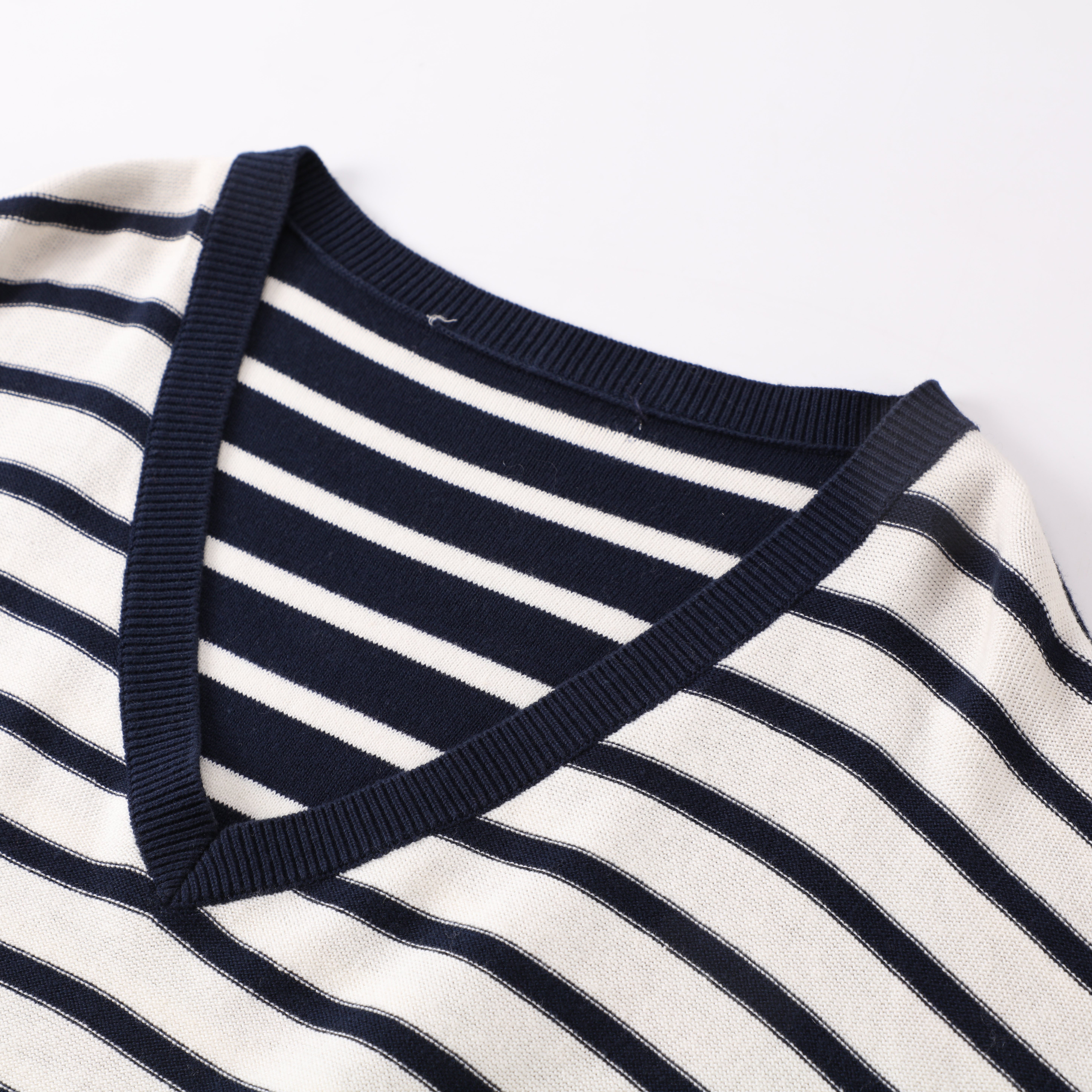 Hiver OEM rayé personnalisé à manches longues col en V lâche femmes dames pull pull en tricot