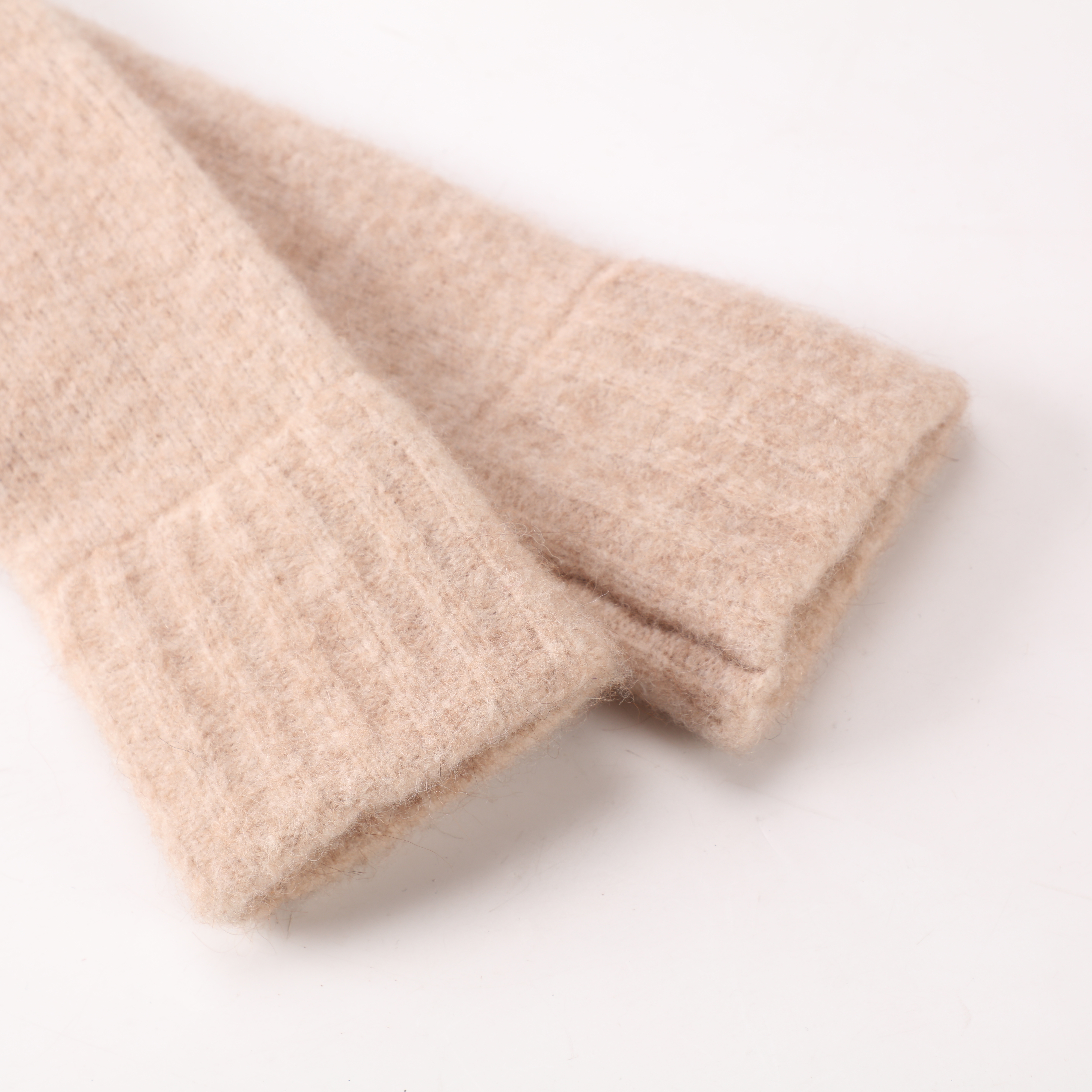 OEM personnalisé Beige à manches longues en laine femmes Crochet haut pull en tricot Cardigan avec poche