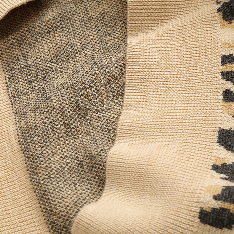 Les dames de tricots d'usine faites sur commande d'OEM ont tricoté des chandails de pull de jacquard d'impression de léopard 